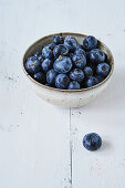 A dish of fresh blueberries