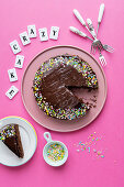 Crazy Cake (Schokoladentorte mit bunten Zuckerstreuseln)