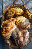 Artisan Bread, Pasties und Scones im Brotkorb