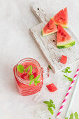 Wassermelonenlimonade mit Minze