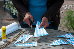 Make Bavarian pennants for decoration