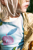 Child wearing T-shirt with printed apple motif