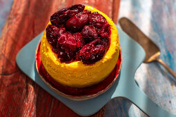Baked cheese cake with plums