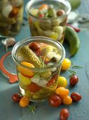 Gherkins with cherry tomatoes and pearl onions