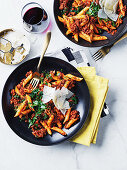 Pasta mit Bolognesesauce aus Hühnerleber und Hackfleisch