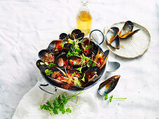 Steamed tomato chilli mussels