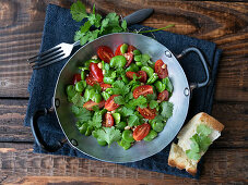 Broad bean salad with tomatoes and parsley