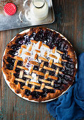 Blackberry pie with cream