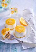 Small cheesecakes with orange