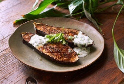 Ethiopian eggplant with yoghurt sauce and honey - Step by step