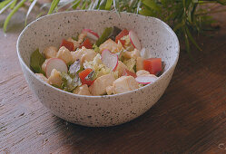 Hähnchensalat mit Knoblauch und Quittengelee zubereiten