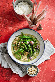 Green curry with yard-long beans, Thai aubergines and cashew nuts (Thailand)