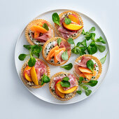 Small tartlets with fruit, ham and salami