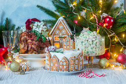 Weihnachtstorte, Brathähnchen und Gemüsesalat