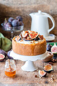 Fig cheesecake with nuts and honey