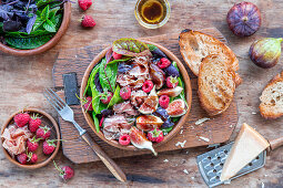 Fig salad with prosciutto, raspberries and balsamico