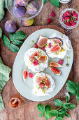 Fig and raspberry meringues