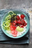 Sushi bowl with tuna, cucumber noodles and radishes