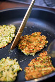 Frying zucchini cakes