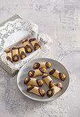 Nut cannolli - Nut tubes with salty caramel