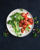 Spinach felafel in tomato sauce