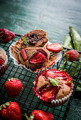 Chocolate muffins with strawberries