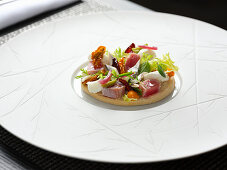 Friselle with tuna, anchovy and vegetables