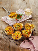 Toast muffins with ham and cheese