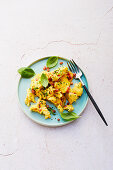 scrambled eggs with herbs and bacon