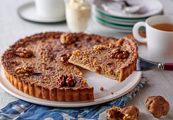 Walnut tart with cinnamon, sliced