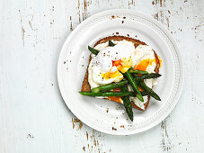 Poached eggs with green asparagus on toast