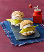 Mini burgers with fresh goat’s cheese and pear