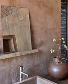 Simple bathroom in earthy shades in Casa Volta