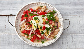 Turkish bean salad with eggs and sesame seeds
