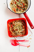 Vegan spaghetti pomodori in a lunch box to take away