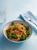 Brokkoli-Spaghetti mit Parmesan