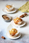 Fig and almond muffins with cinnamon