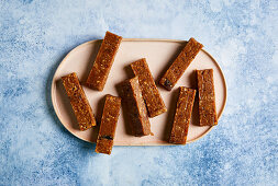 Fruit bars made with dates and dried apricots (sugar-free)