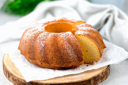 Eierlikörkuchen - Klassiker ohne Zucker und ohne Mehl