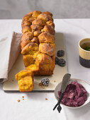 Monkey bread with carrots and blackberry butter