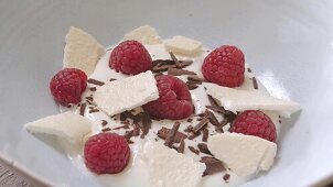 Meringue yogurt chocolate and raspberry - Step by step