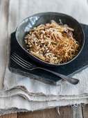 Gebratener Reis mit Rüben und Shiitake-Pilzen