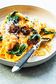 Fettuccine with pumpkin and spinach