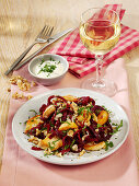 Salad with beetroot noodles, chicken breast and goat's cheese