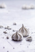 White mini meringues