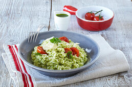 Parsley risotto with tomatoes