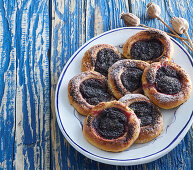 Plum cakes with poppy seed