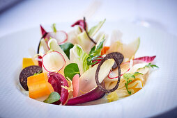 Endiviensalat mit Karotten, Tofu und Trüffel