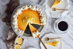 Lemon cheesecake with meringue