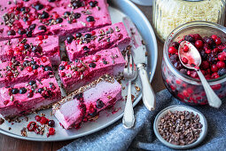 Vegan cheesecake with berries